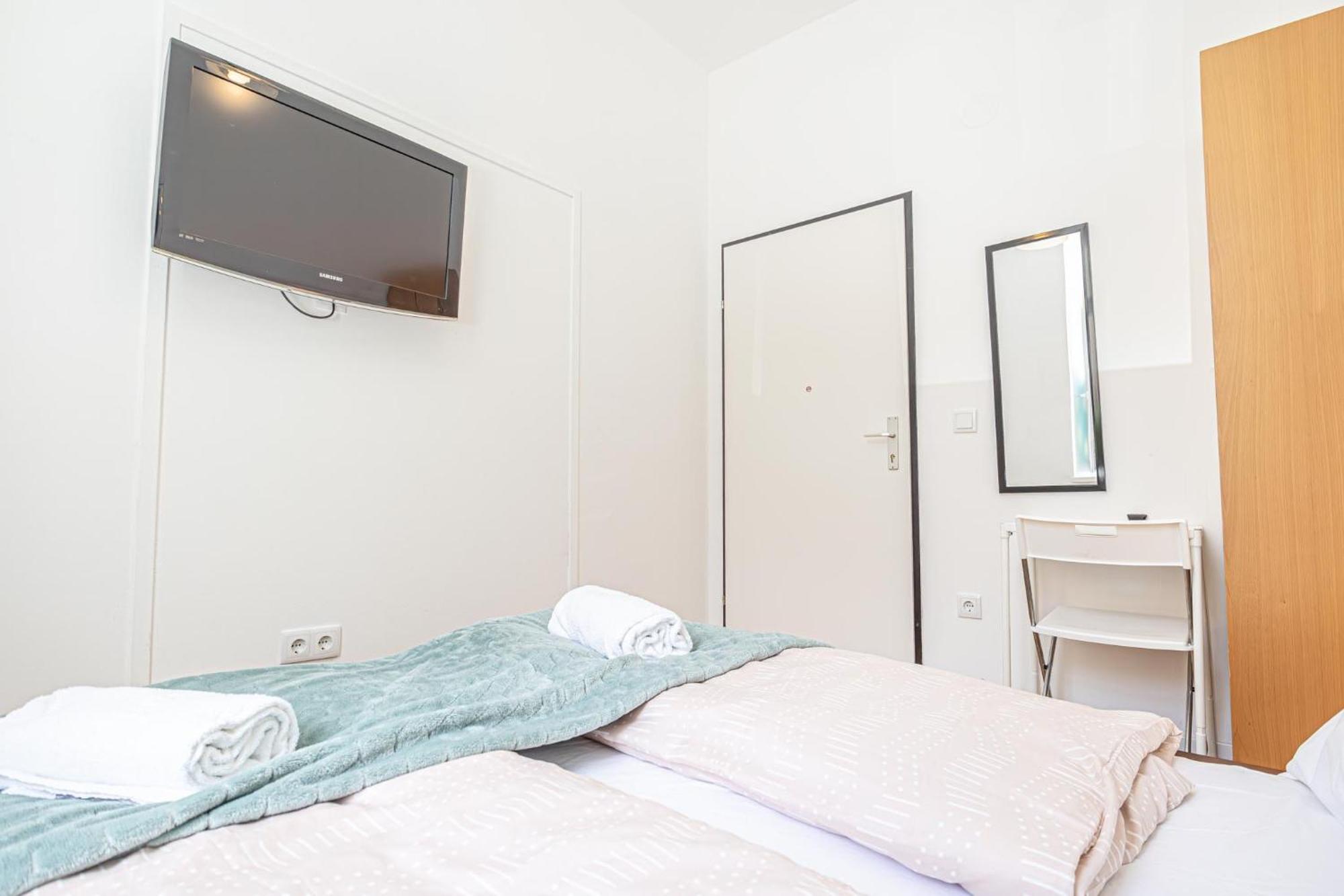 Loevly Shared 6Br With Garden Near Danube & Millenium City Wien Exteriör bild