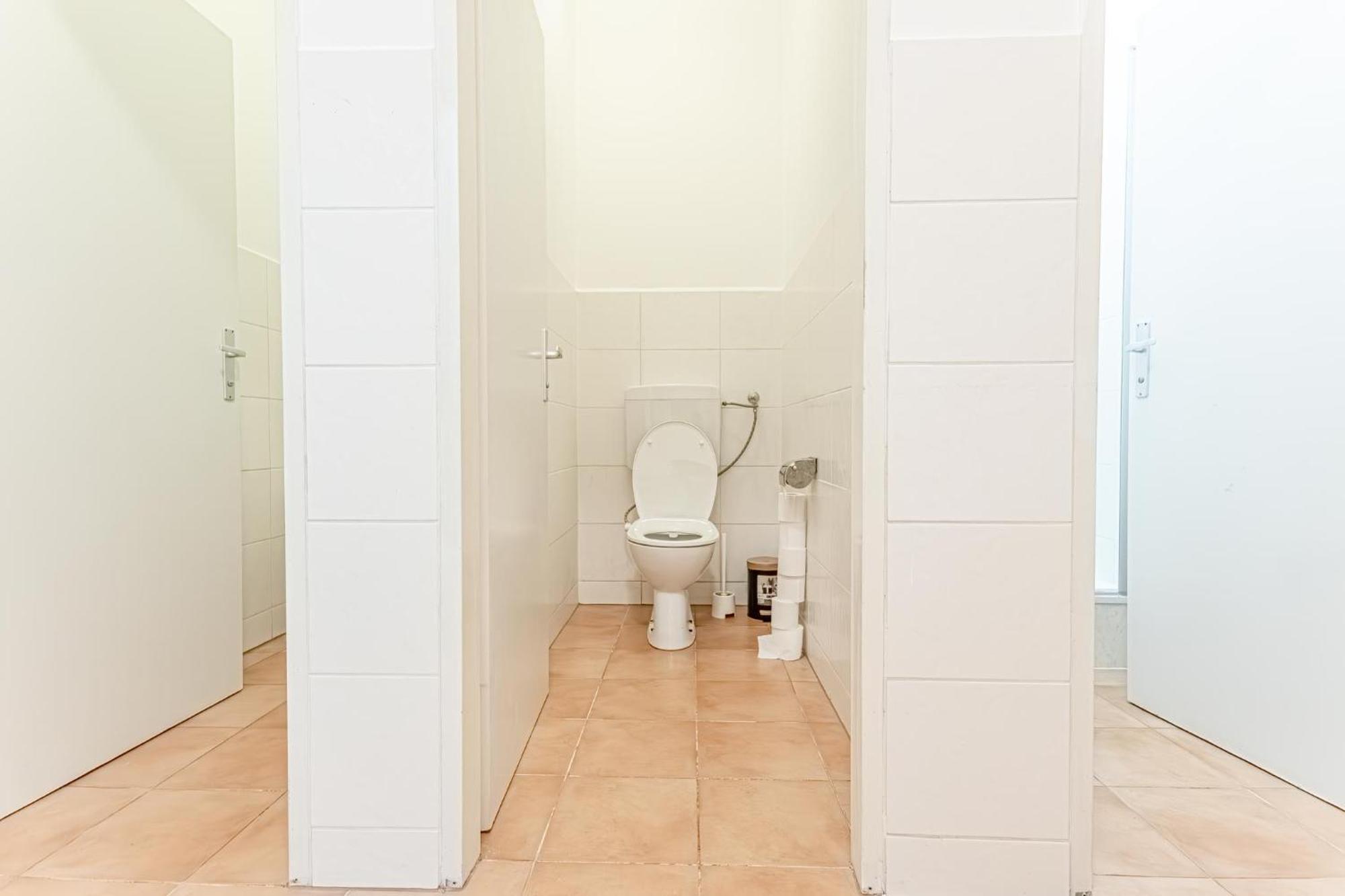 Loevly Shared 6Br With Garden Near Danube & Millenium City Wien Exteriör bild