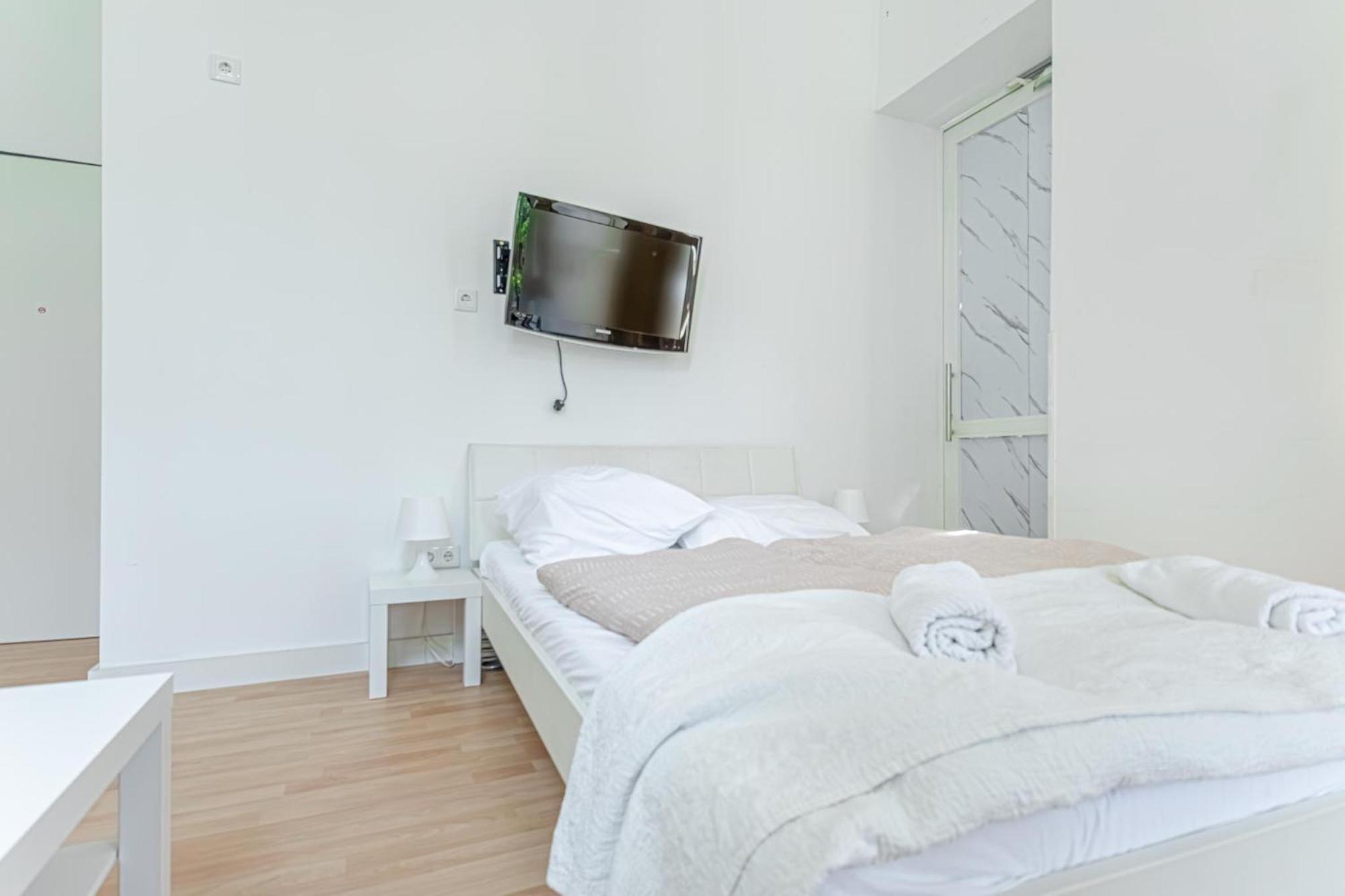 Loevly Shared 6Br With Garden Near Danube & Millenium City Wien Exteriör bild
