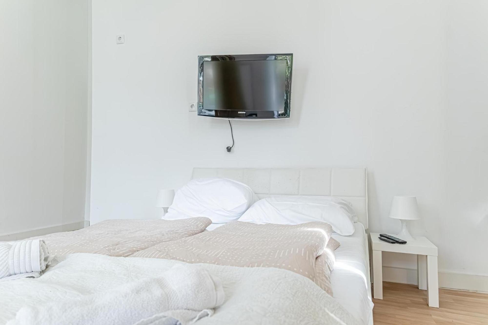 Loevly Shared 6Br With Garden Near Danube & Millenium City Wien Exteriör bild