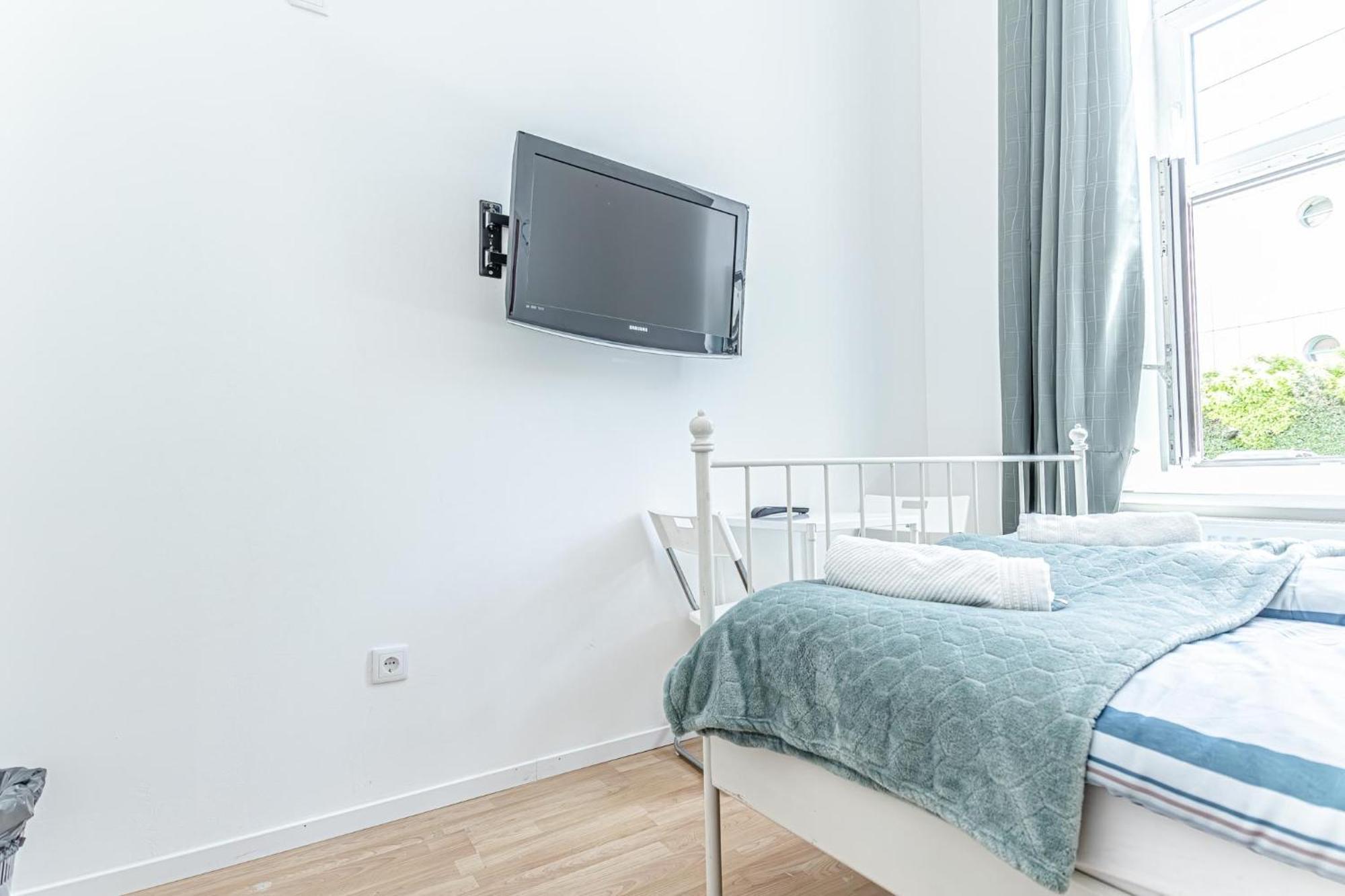 Loevly Shared 6Br With Garden Near Danube & Millenium City Wien Exteriör bild
