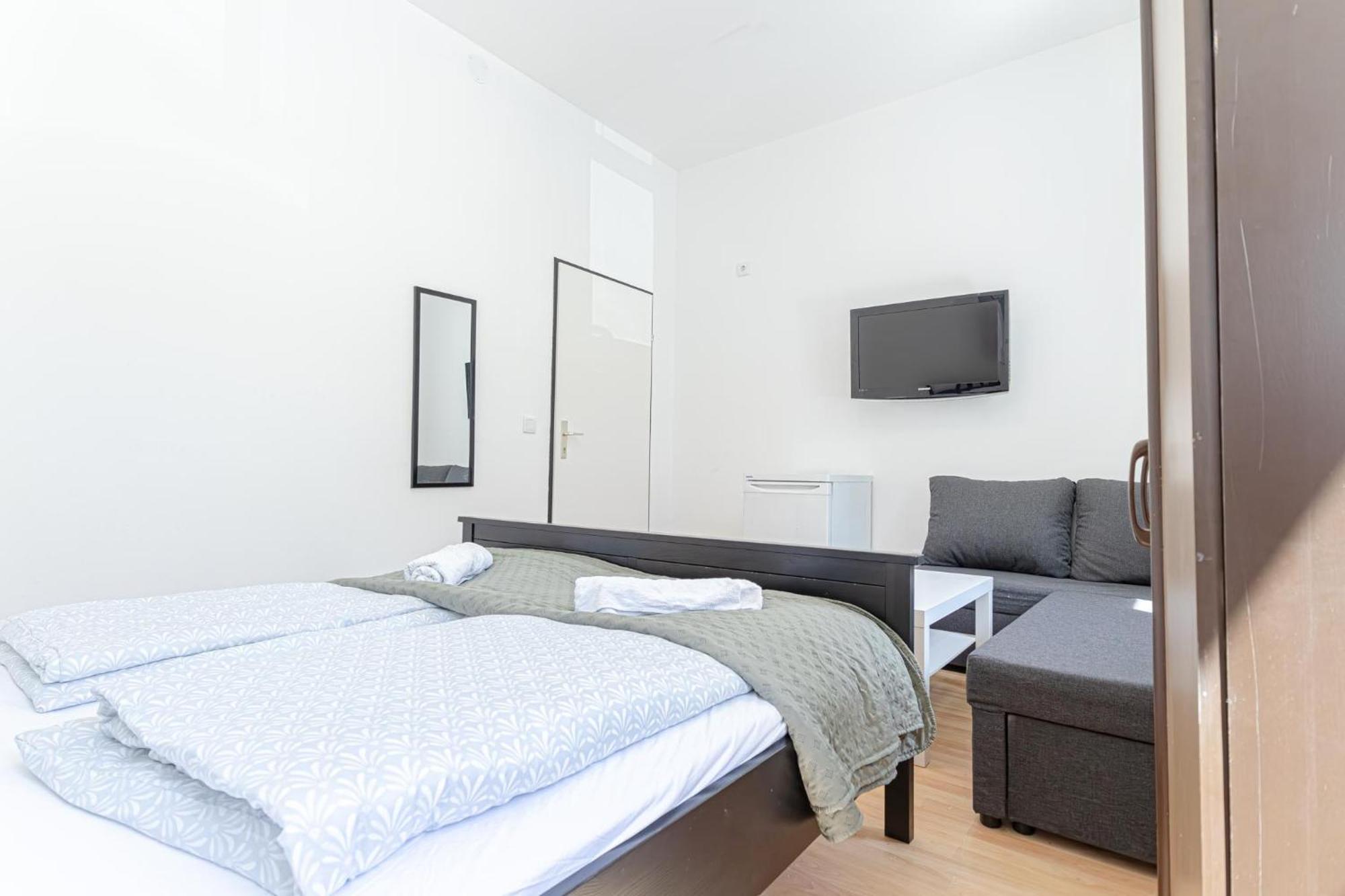 Loevly Shared 6Br With Garden Near Danube & Millenium City Wien Exteriör bild