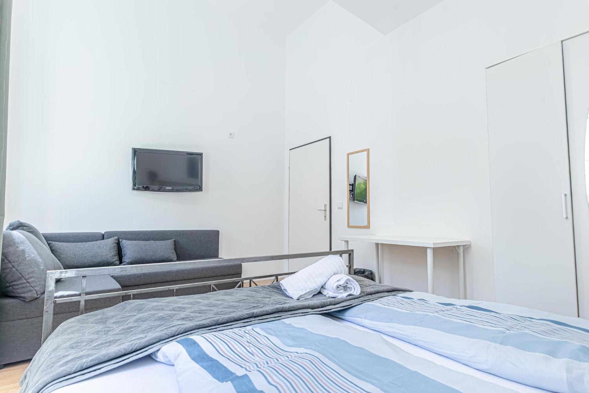 Loevly Shared 6Br With Garden Near Danube & Millenium City Wien Exteriör bild