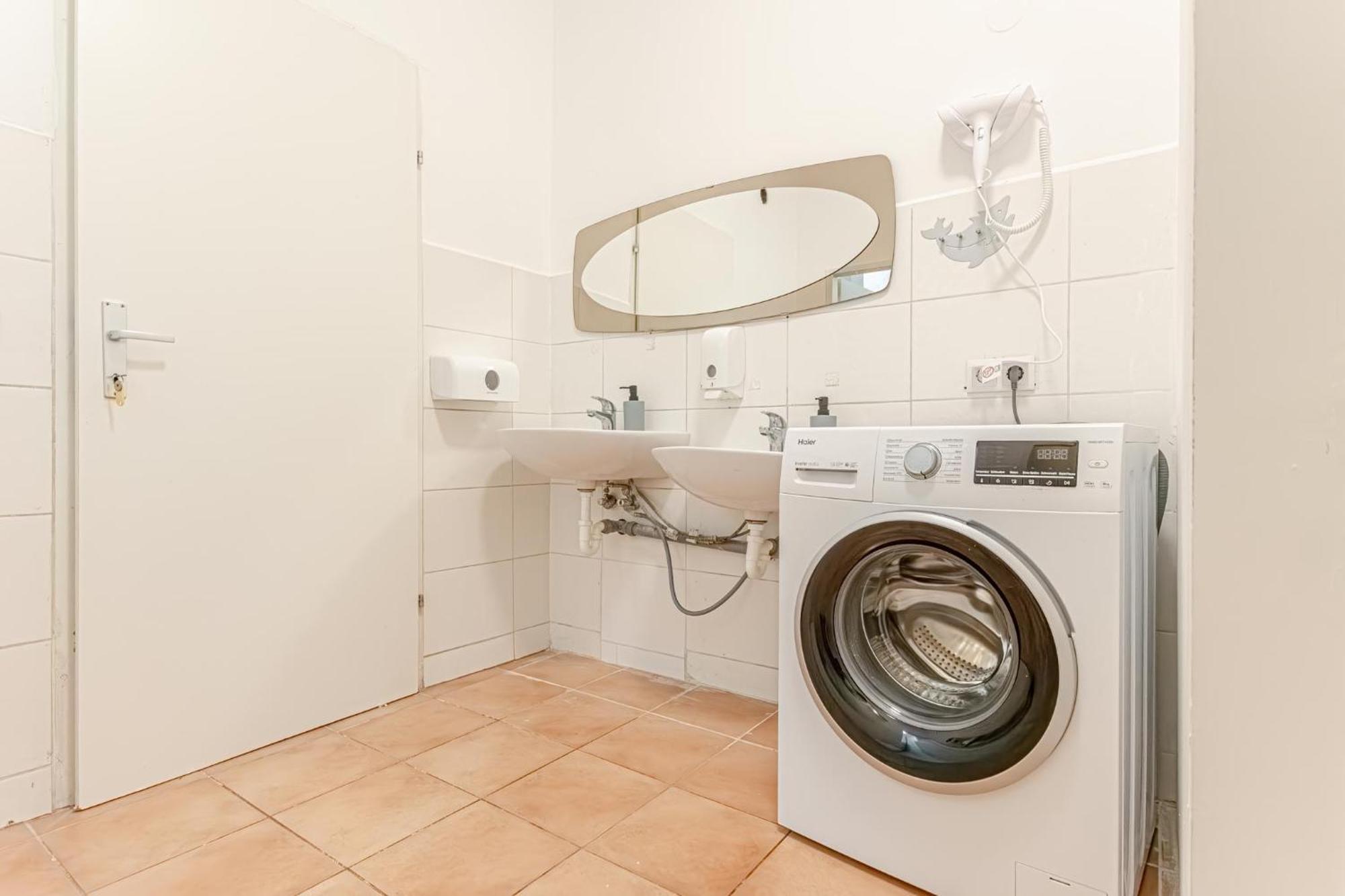 Loevly Shared 6Br With Garden Near Danube & Millenium City Wien Exteriör bild