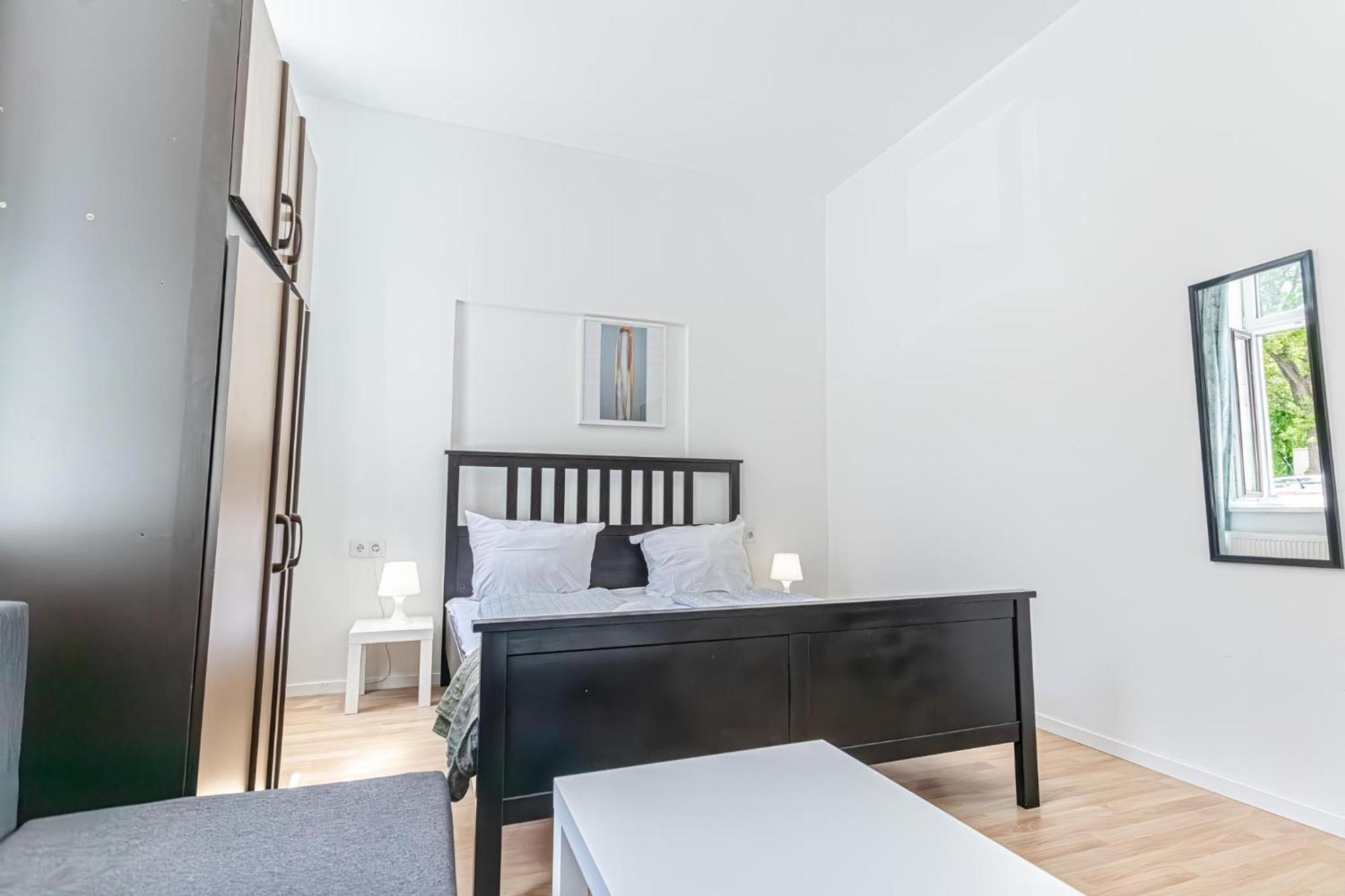 Loevly Shared 6Br With Garden Near Danube & Millenium City Wien Exteriör bild